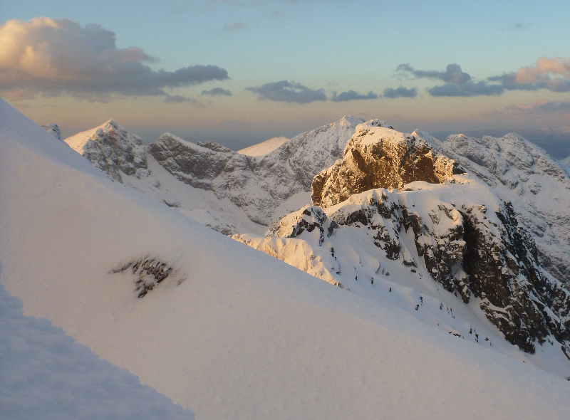 evening-light-hits-mhiccoinnich1